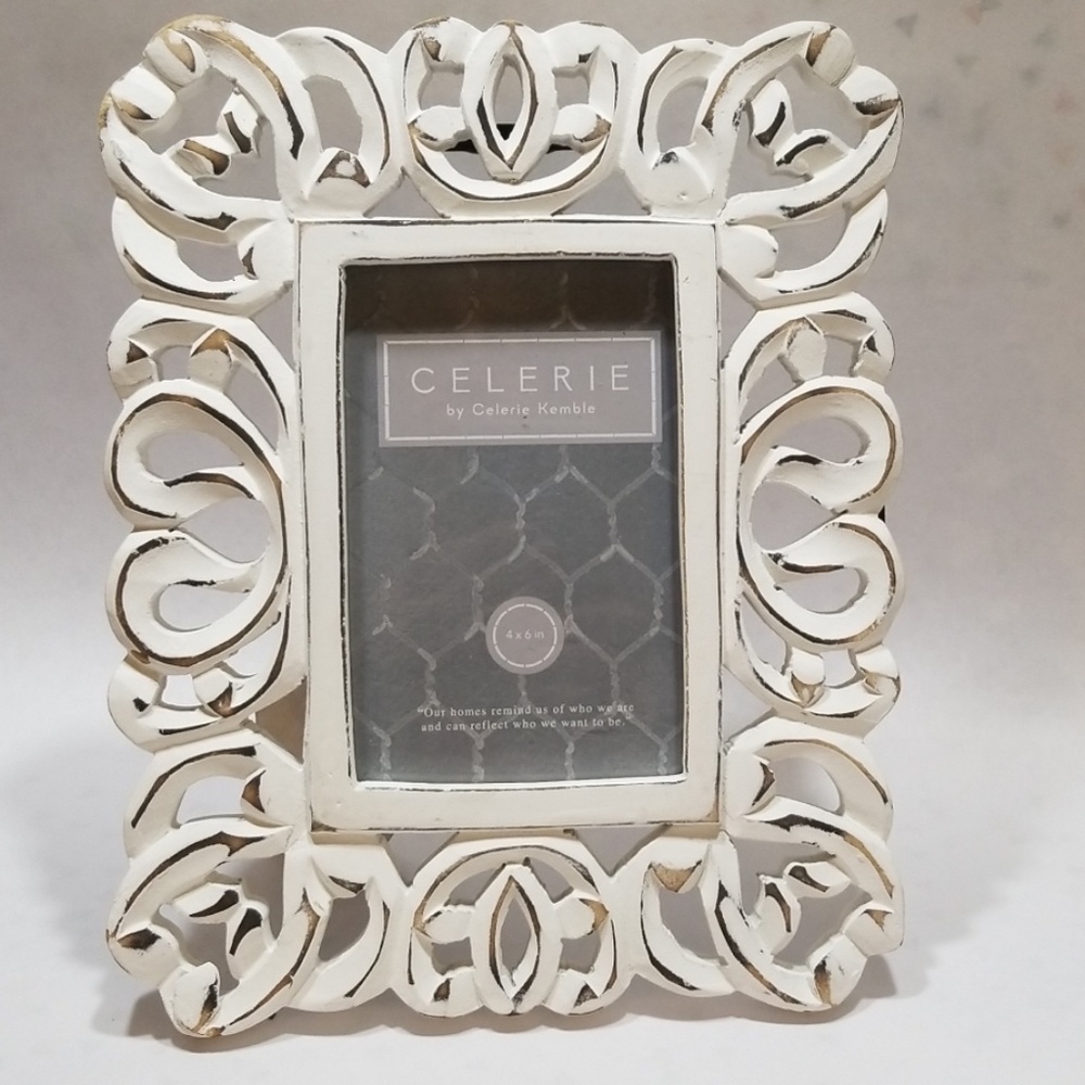Celerie Distressed White Wood Picture Frame 4x6